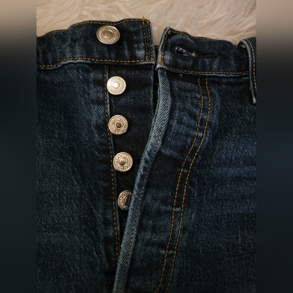 Levi's High Rise Distressed Women's Blue Denim Shorts Size 31 - Picture 8 of 13